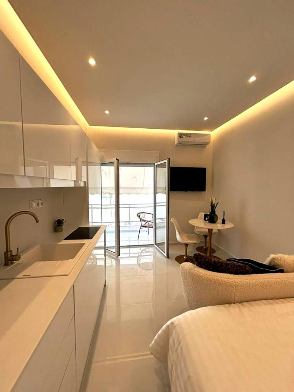 Boutique3436 Luxury Apartment Atene Esterno foto