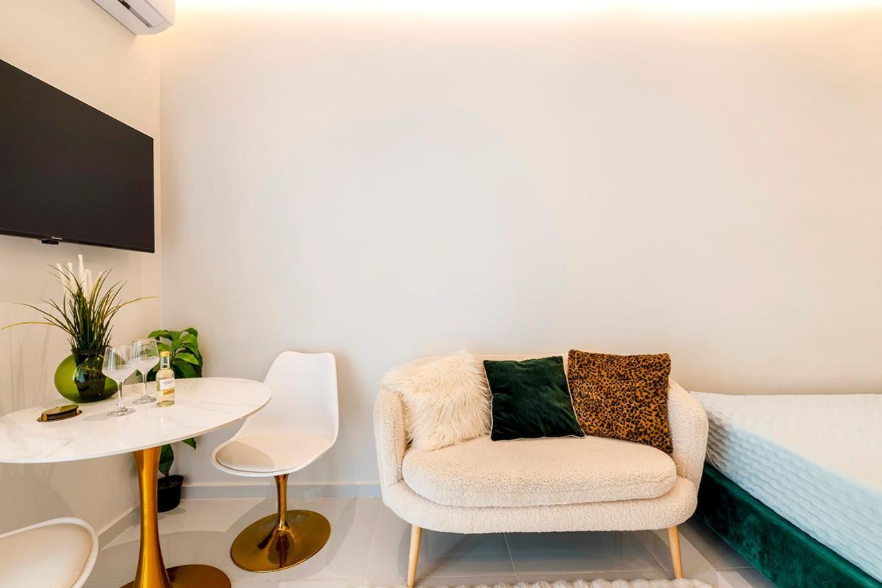 Boutique3436 Luxury Apartment Atene Esterno foto